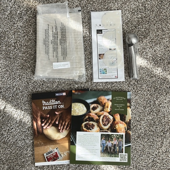 COPY - NWOT baking/cookies magazines, linen hand towel, ice cream scoop & Xmas … - Picture 2 of 7